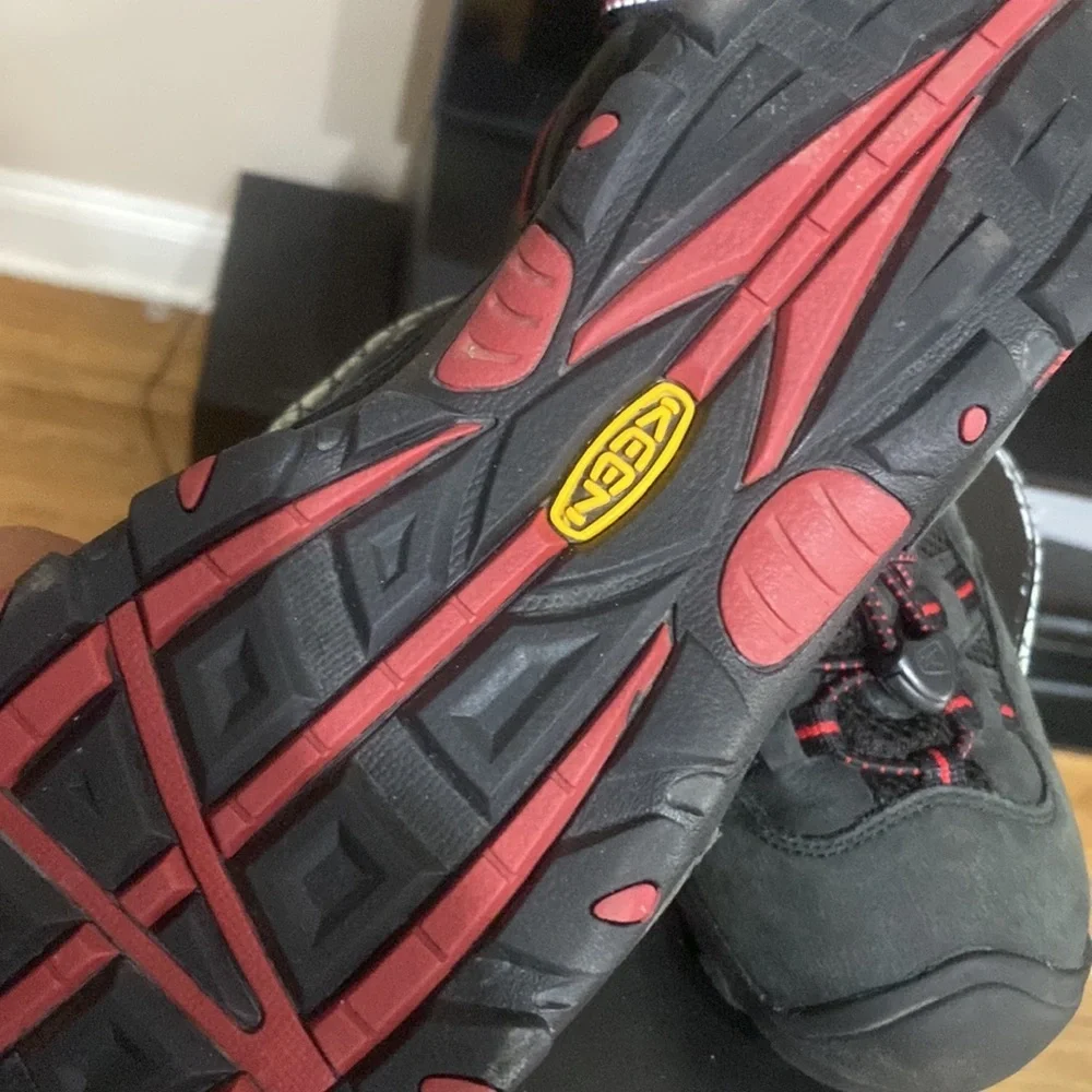 Used keen boots